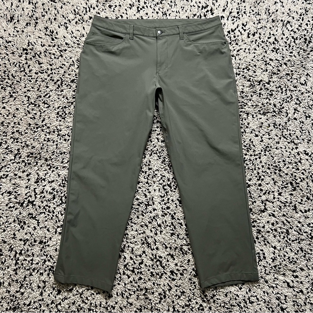 Lululemon ABC Classic Fit 5 Pocket Pants LM5583SA Short Inseam 36 x 27.5”